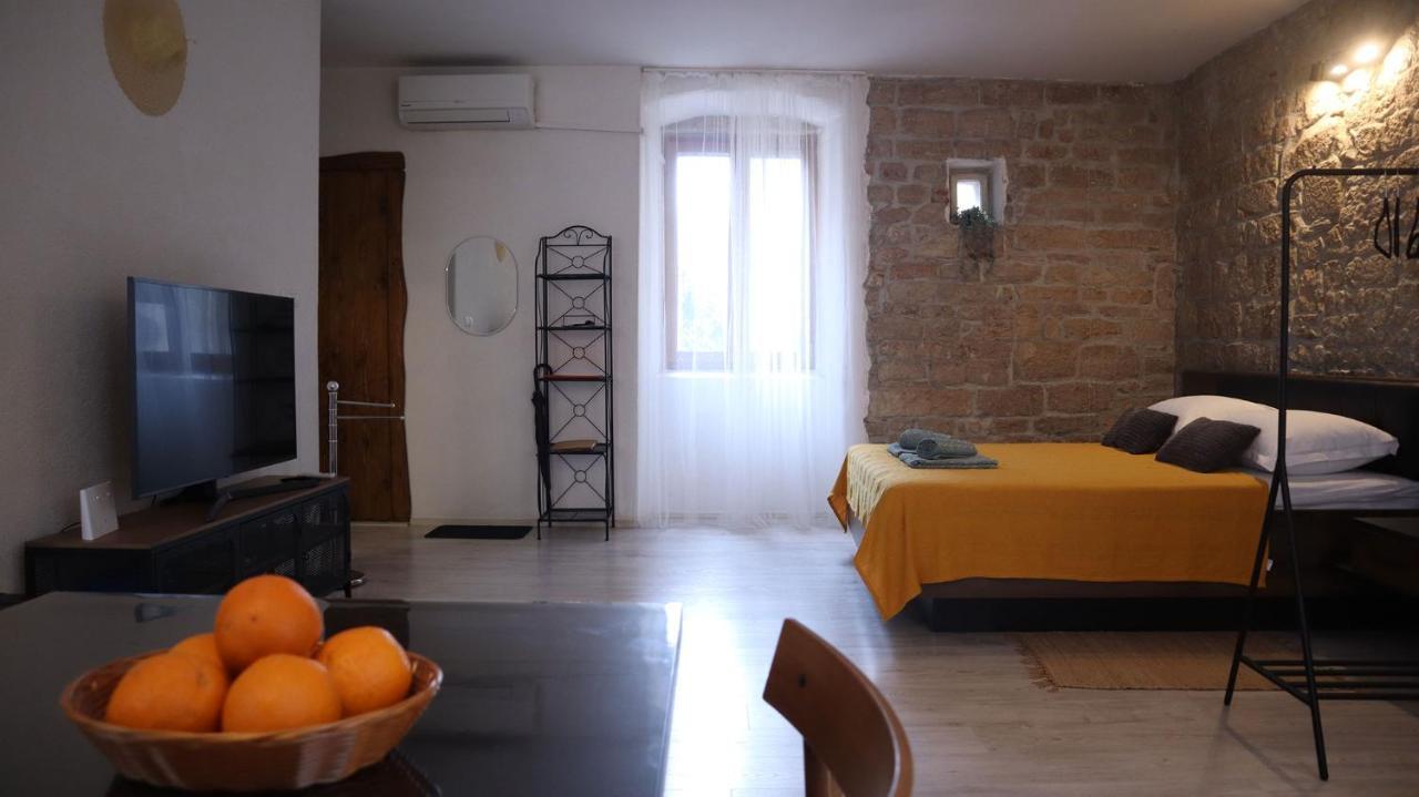 Orange Apartment ชิเบนิก ภายนอก รูปภาพ